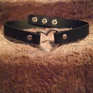 Heart chocker necklace